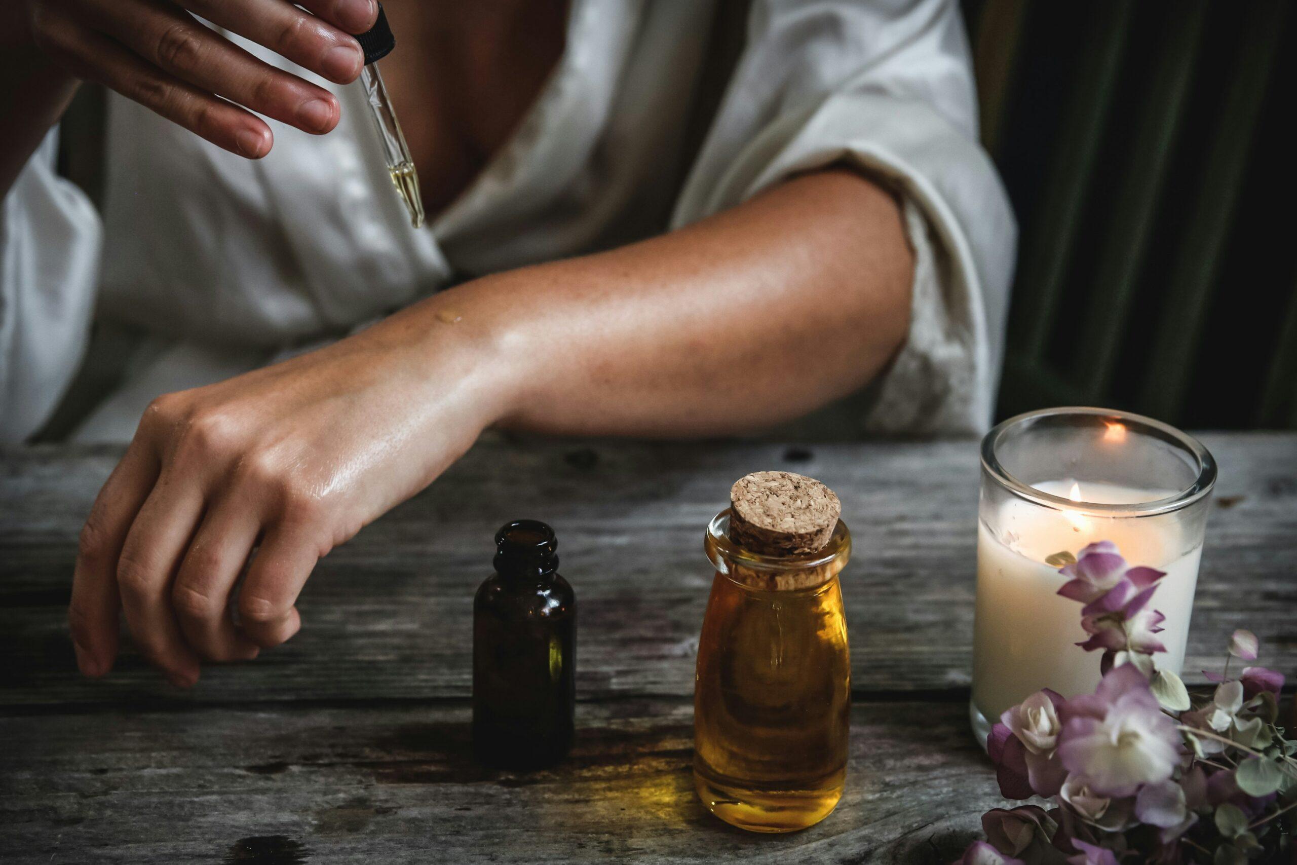 How to Use Castor Oil in the Belly Button: Benefits for Digestion, Skin, and Pain Relief The Navel Hack: Why Should You Massage Castor Oil on Your Belly Button?