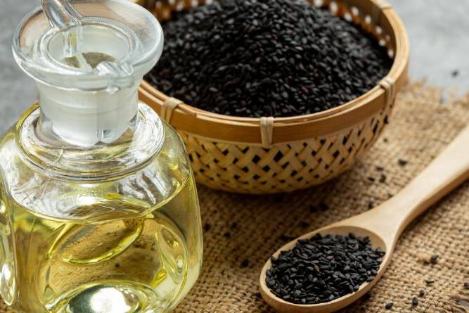 8 Science-Backed Benefits of Black Seed Oil: From Diabetes, Cancer, to Skin Health