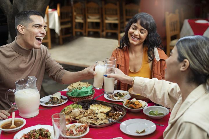 Eat, Celebrate, Thrive: 5 Mindful Swaps for the Holiday Season!