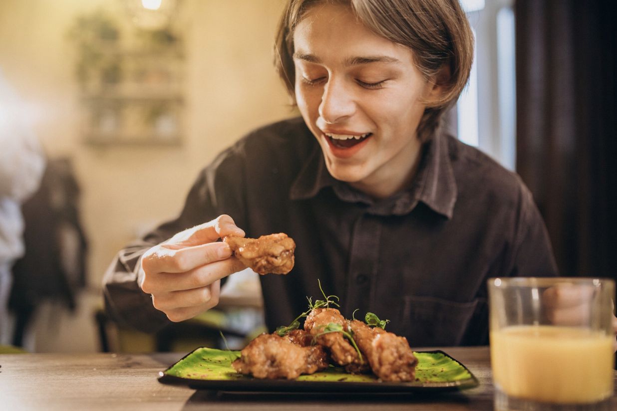 eating with hands